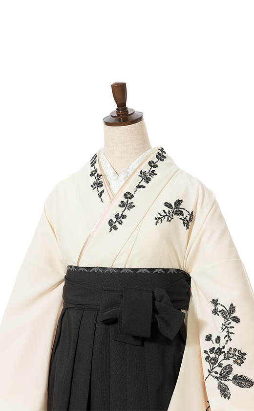 アンティークな袴の白地に花刺繍（上半身）