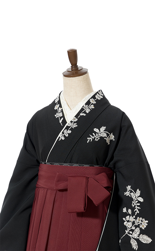アンティークな袴の白地に花刺繍（上半身）