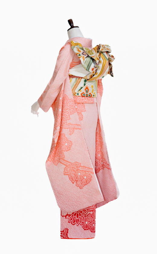 赤地松に菊絞り文様（後ろ向き）