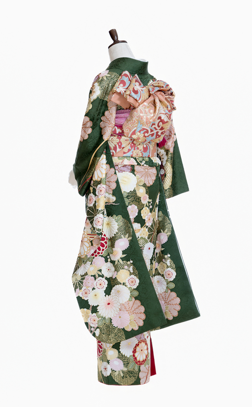 綸子地に菊花千切（後ろ向き）